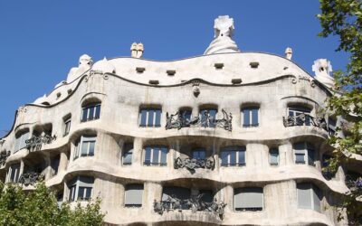 ¡Recorre el Paseo de Gracias mientras descubres Gaudí y la Arquitectura Modernista Barcelona!